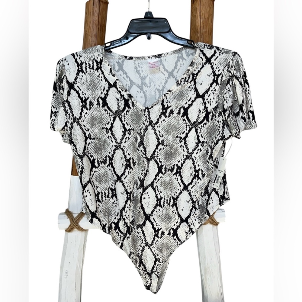 ❌TRADED❌Snakeskin V-Neck Bodysuit